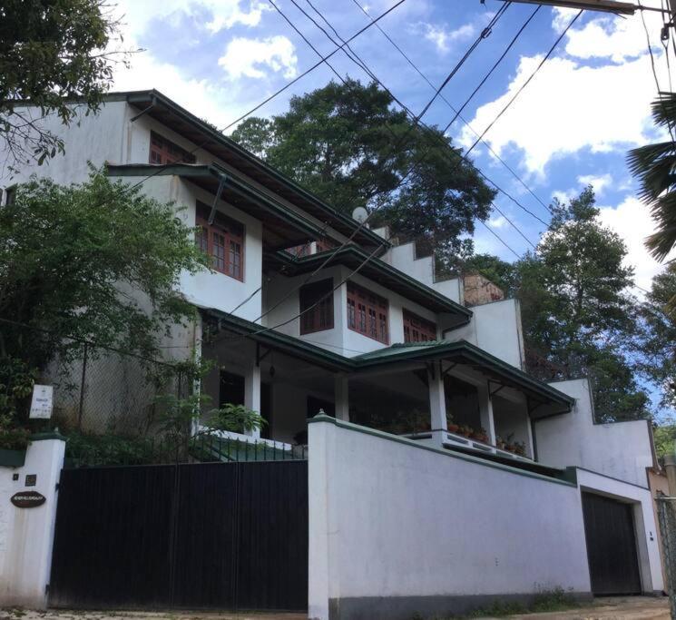 Reverie Hill Bungalow, Kandy Luaran gambar